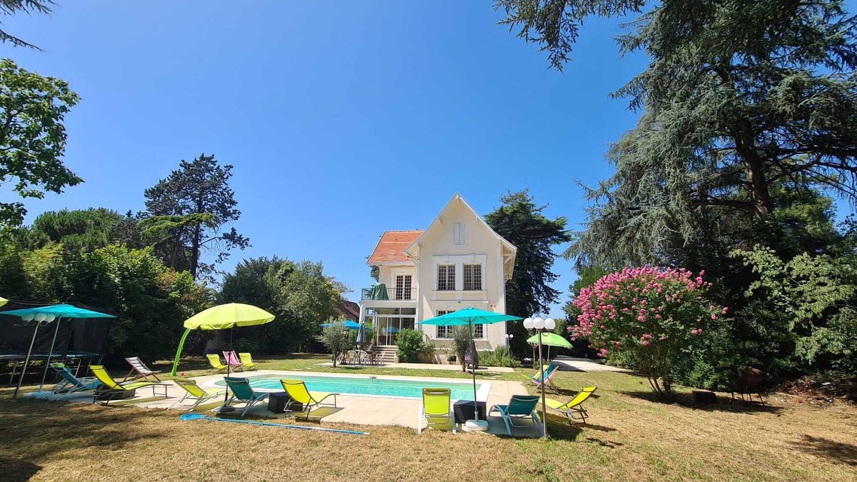 Bergerac House | Large wooded residence near the center of Bergerac with private heated swimming pool