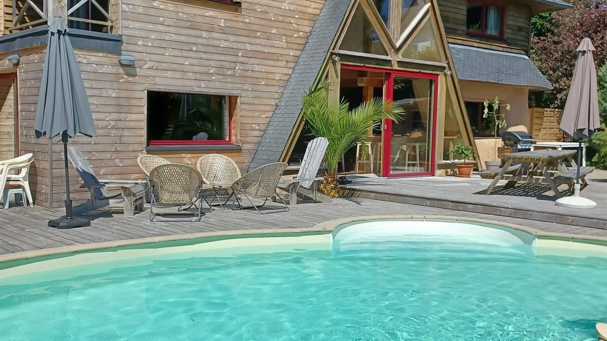 Perros-Guirec House | Large wooden house with straw insulation and swimming pool near the pink granite coast