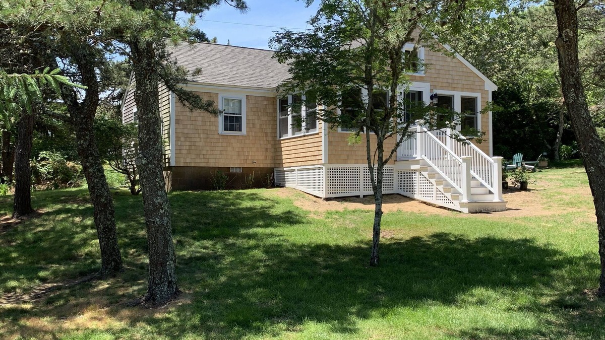 West Chatham Cottage | Large Yard, Quiet; 300 Yd on Sidewalk to Hardings Beach
