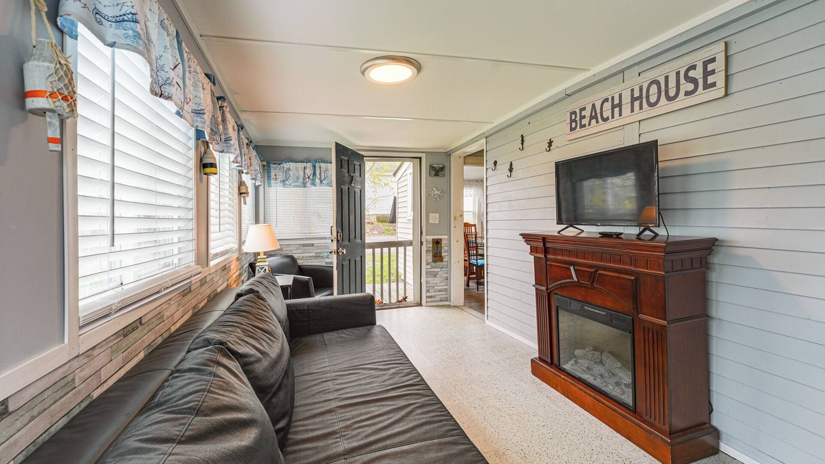 Old Orchard Beach Cottage | Large Yard: Walkable Cottage in Old Orchard Beach!
