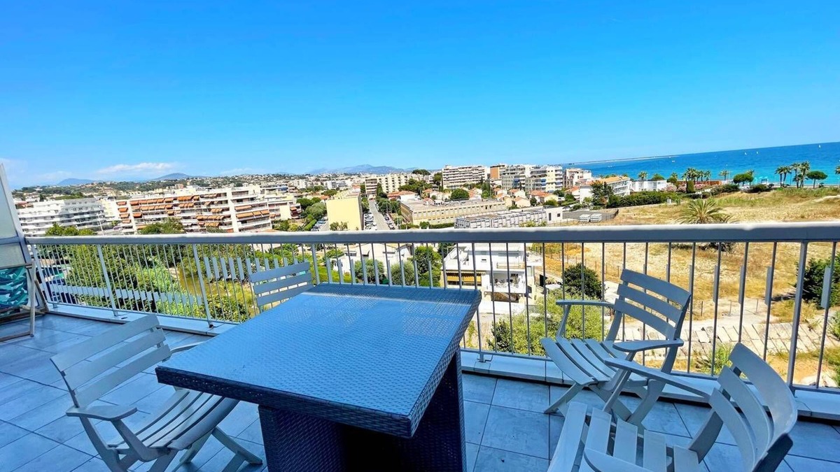 Cros-de-Cagnes Apartment | Larger 2 rooms - Sea View amazing - terrace - parking - air con - 200m beach