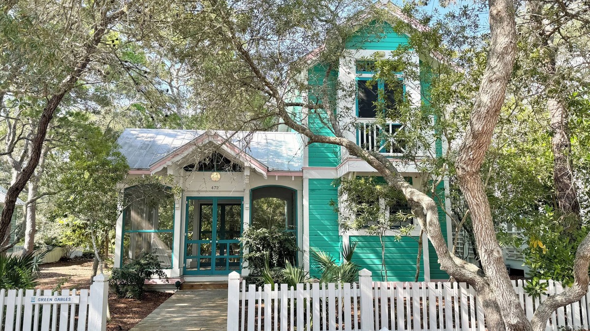 Seaside House | Larger Guest Home Sleeps 2 in Seaside, 352 Yards to Beach + 2 Adult Bikes!