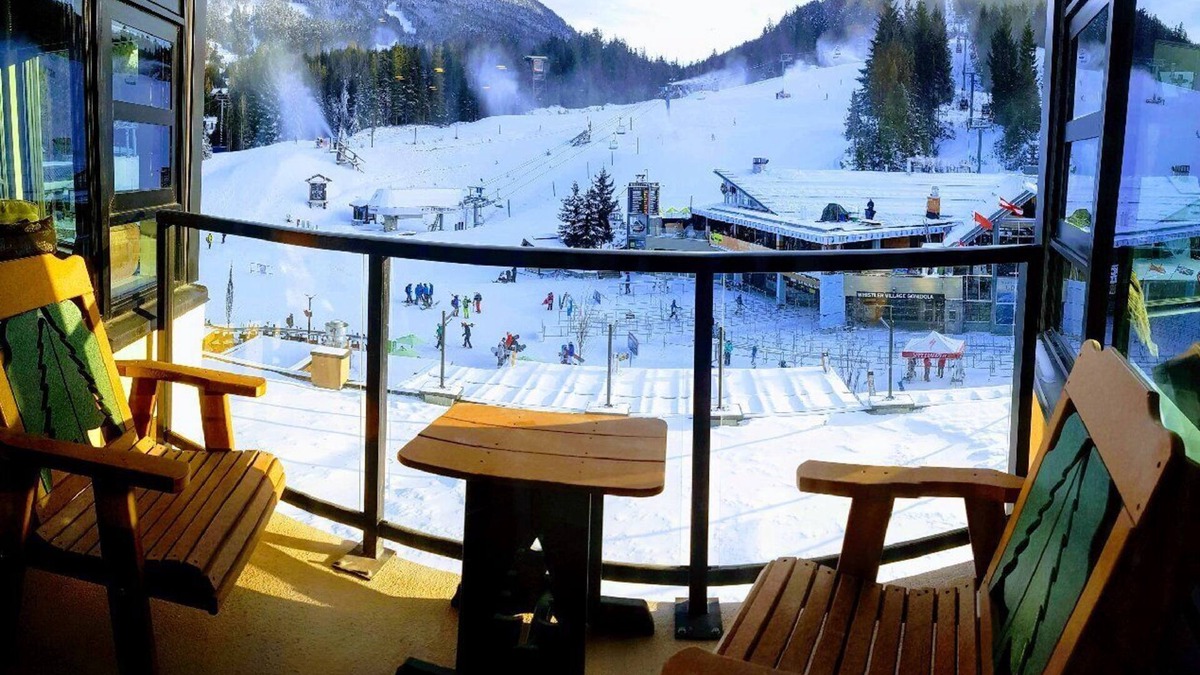 Whistler Village Apartment | Largest Mountain Facing Property in famous Carleton Lodge - 4 bedrooms!