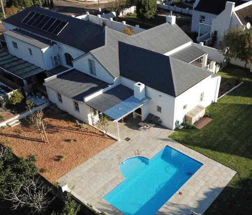 Franschhoek Apartment | Largest one bed apartment & private pool in the Hoek