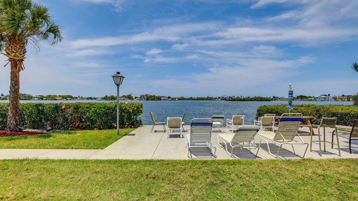 Largo Condo | Largo Condo < 3 Mi to Indian Rocks Beach!
