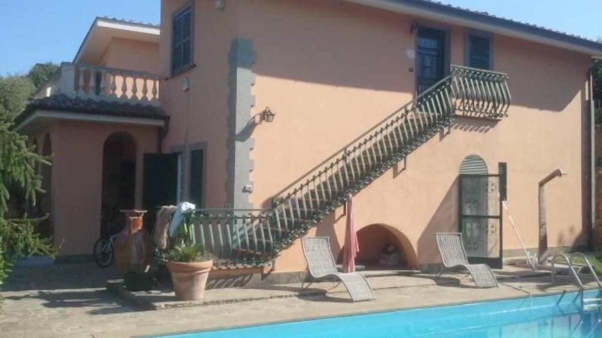 Lariano Villa | Lariano: Gorgeous Villa House with park, barbecue pool and tennis court