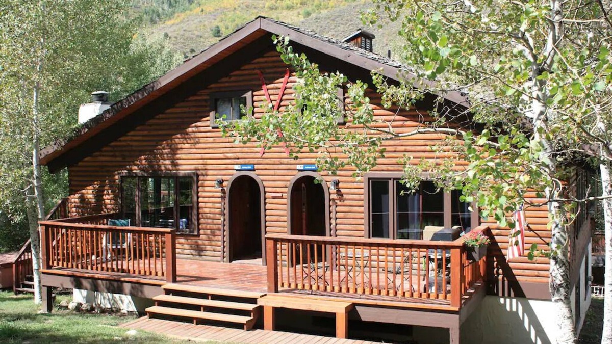 Intermountain House | LARKSPUR CABIN EAST/WEST SLEEPS 16, 2 decks, 2 Hot tubs free Vail bus, 7 car