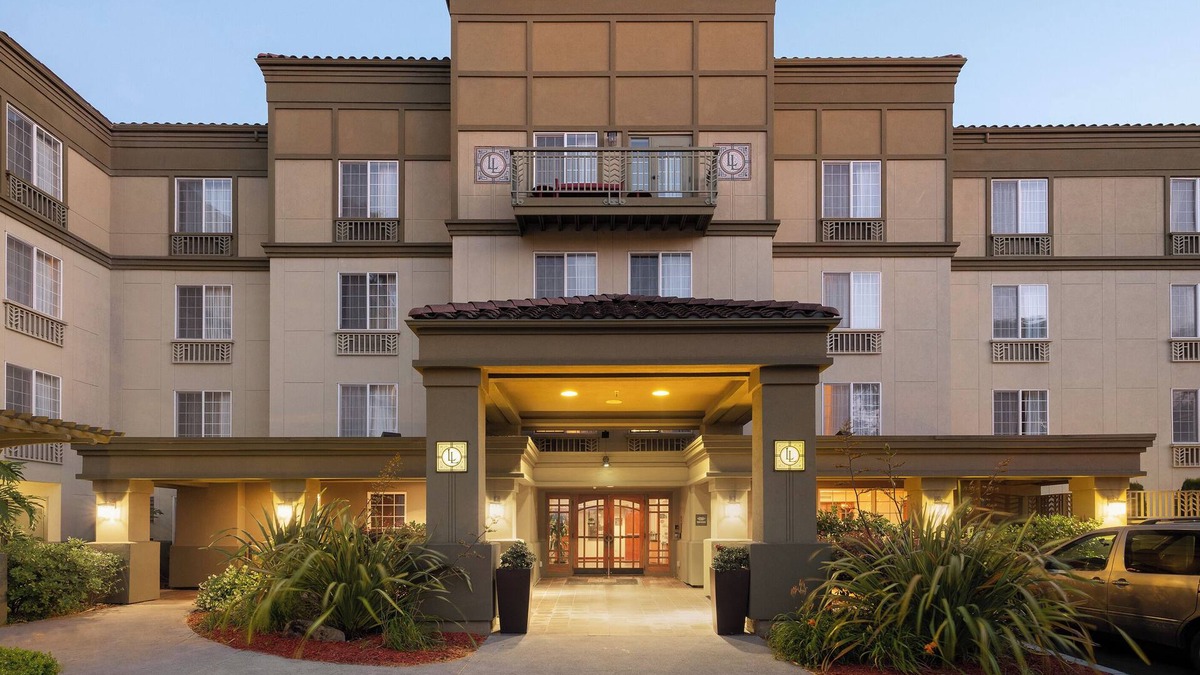 Renton Hotel | Larkspur Landing Extended Stay Suites Renton