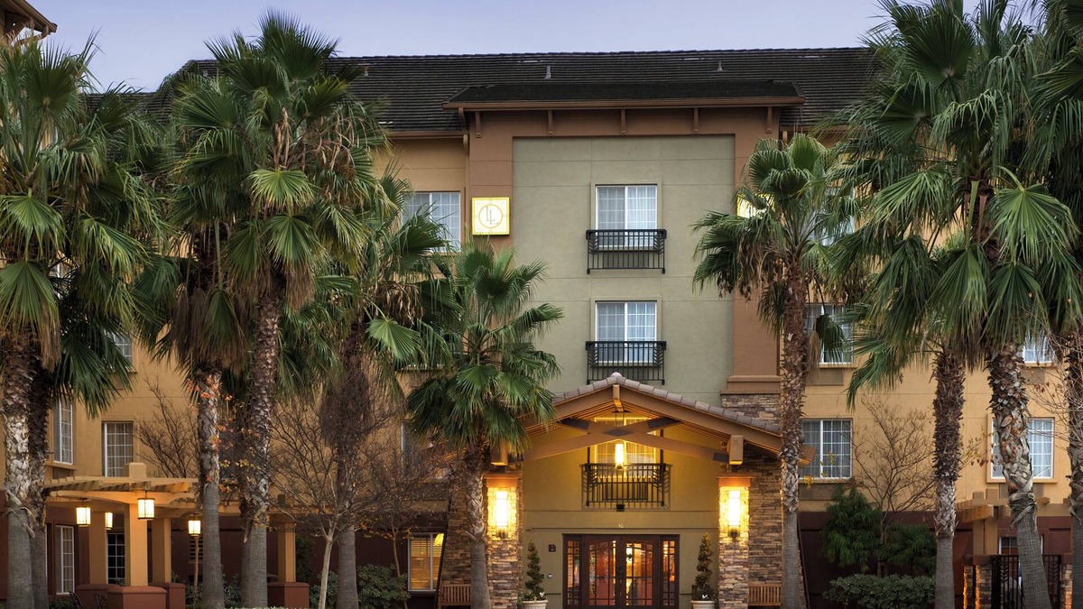 Hillsboro Apartment | Larkspur Landing Extended Stay Suites Hillsboro