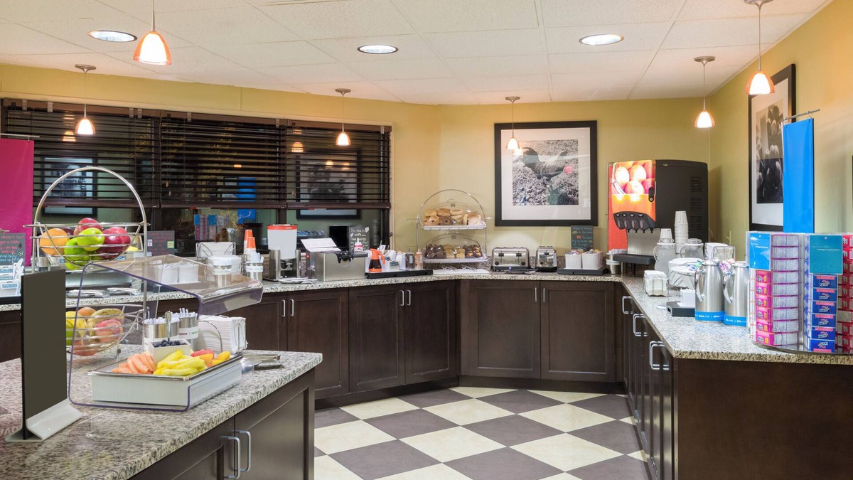 Carlisle Hotel | Larkspur Landing Select Carlisle