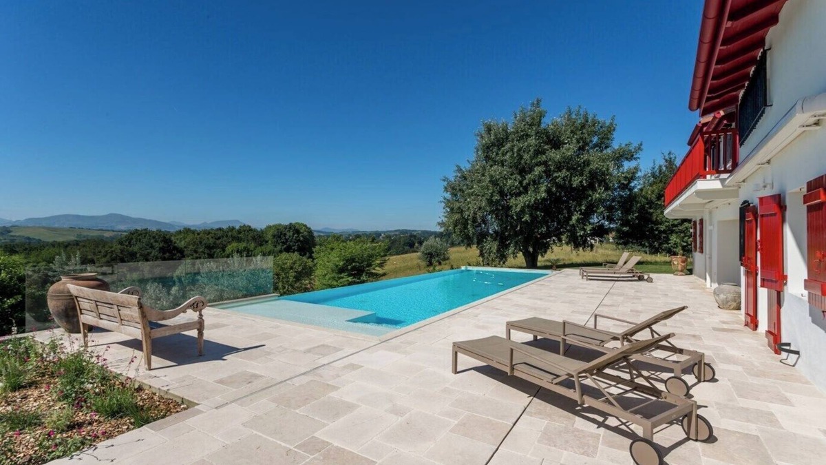 Briscous House | LARREISTA - Superb Basque farmhouse with swimming pool and panoramic view