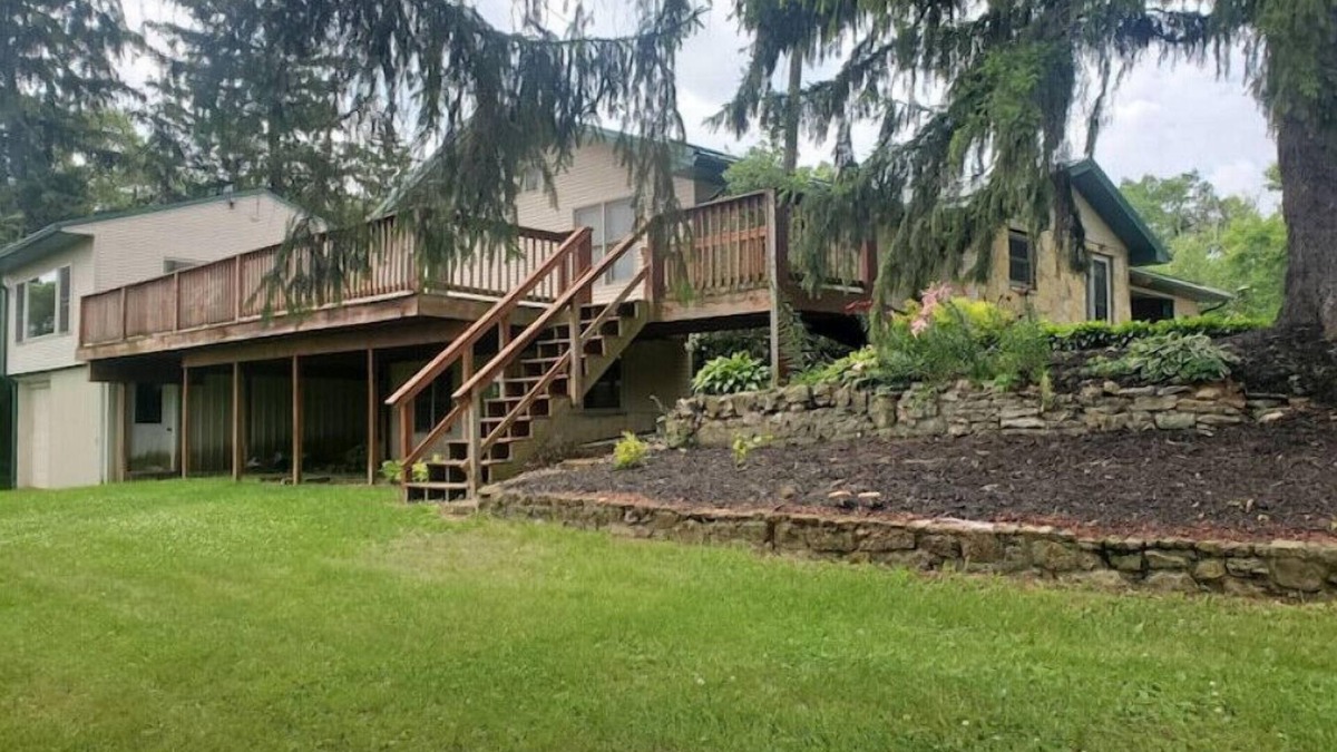 Crawford County Other | Larsen Farm Secluded Farmhouse with Hotubn