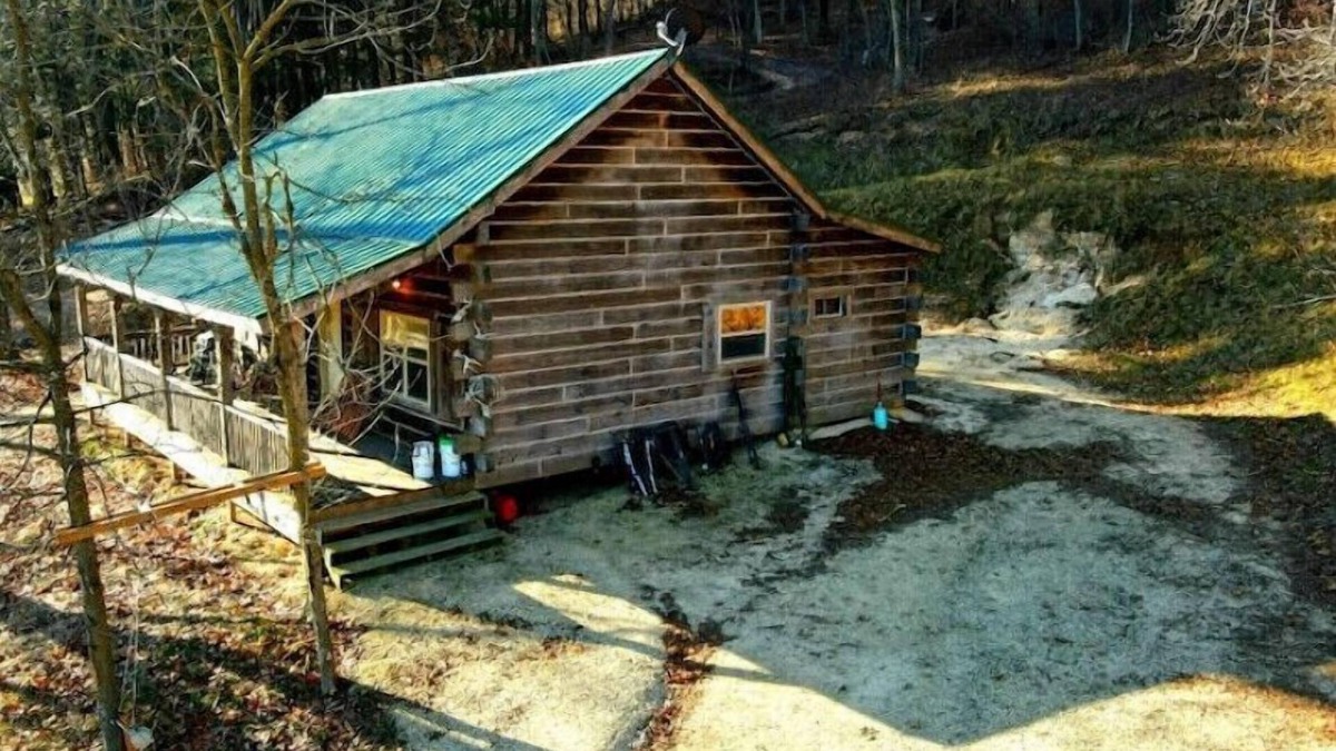 Crawford County Cabin | Larsen Hunters Rustic Cabinn