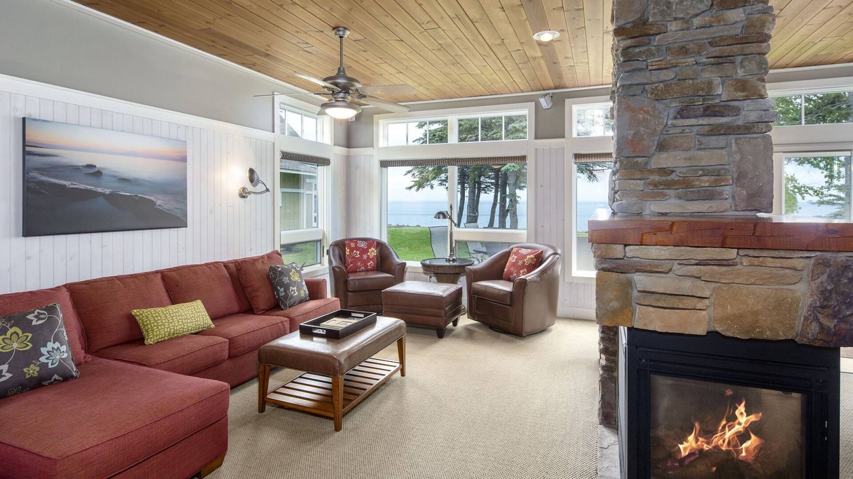 Two Harbors Hotel | Larsmont Cottages