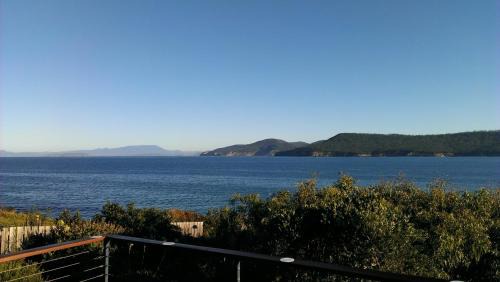 White Beach House | Larus Waterfront Cottage