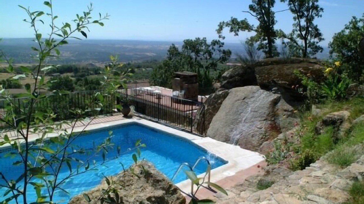 Poyales del Hoyo Cottage | Las Casas de Agapito Rural Center in Gredos, capacity for 25 people in total