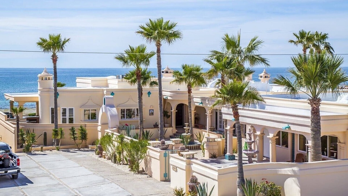 Las Conchas Villa | Las Conchas Beach Front Villa 1-15 Bedrooms- Kayaks-Tennis-Fun