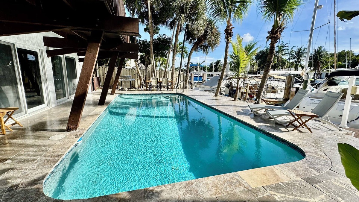 Hendricks and Venice Isles House | Las Olas Escape 6/5 - for 12+ -Waterfront- Pool