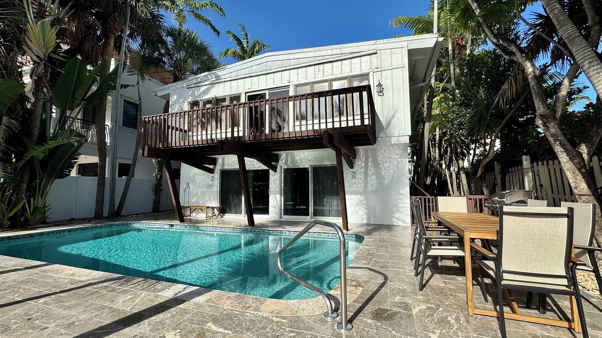 Hendricks and Venice Isles House | Las Olas Escape Duplex Beach-Pool-Sauna-Las Olas