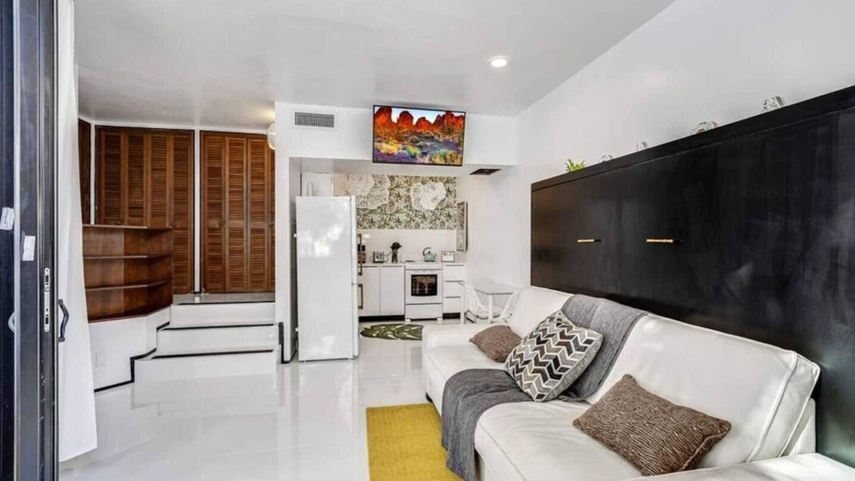 Colee Hammock Apartment | Las Olas Hammocks Unit 3 By PMI