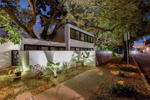 Colee Hammock Apartment | Las Olas Hammocks Unit 2 By Pmi