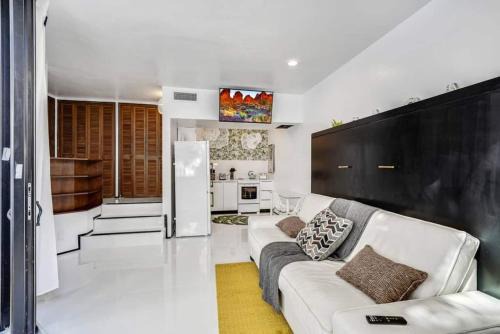 Colee Hammock Apartment | Las Olas Hammocks Unit 3 By Pmi