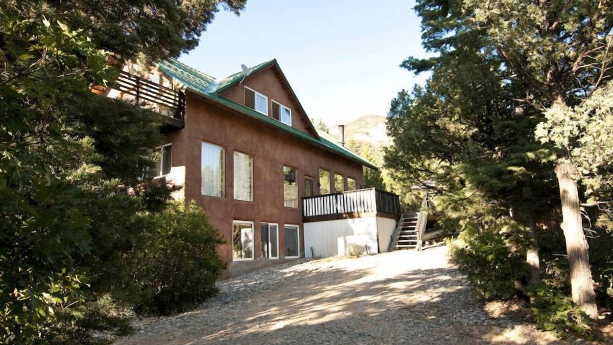 Arroyo Seco House | Las Posadas El Salto, above the town of Arroyo Seco, 8 mi To TSV, 8 m to Taos.