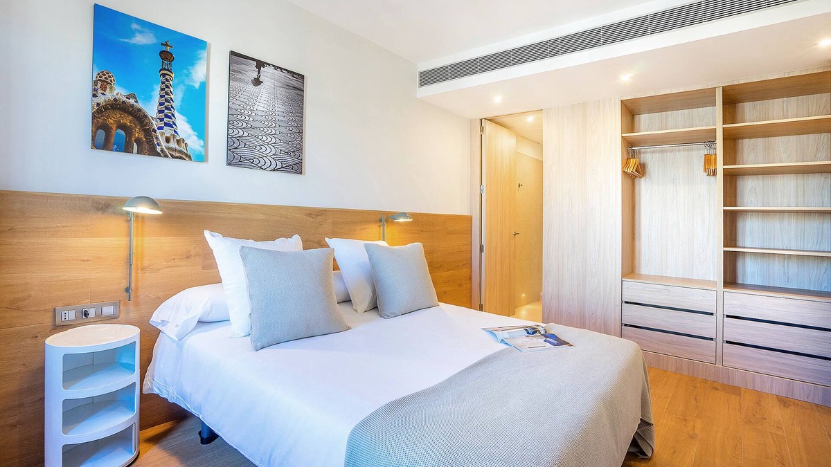 Gothic Quarter Apartment | Las Ramblas Boqueria Market! Unbeatable location!