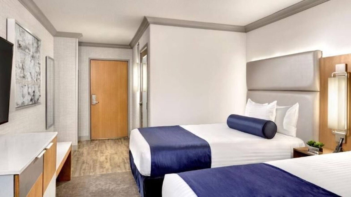 Gateway District House | Las Vegas Vacation! 3 Comfortable Units, 2 Pools, Game Room and Casino!
