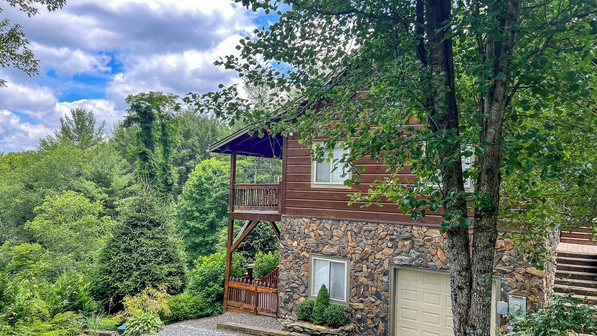 Fleetwood Cabin | Last Call for Summer Magic in the NC Mountains @ An Appalachian Hideaway