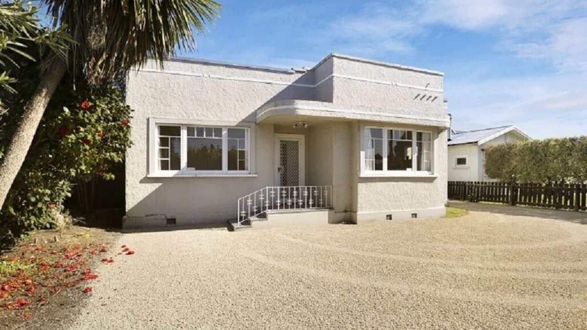 Gisborne House | Last Minute Deals - Gisborne Central Location