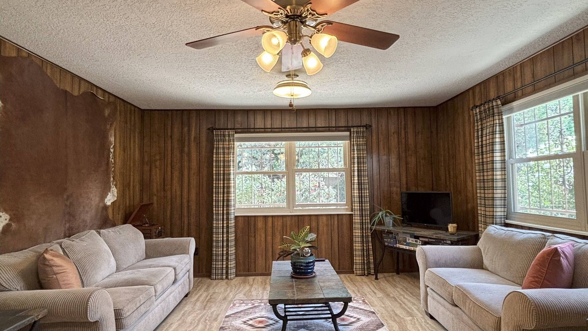 Northeast Heights House | Last Minute Discount! Peaceful Home in NE Heights Views, Trails in the Foothills