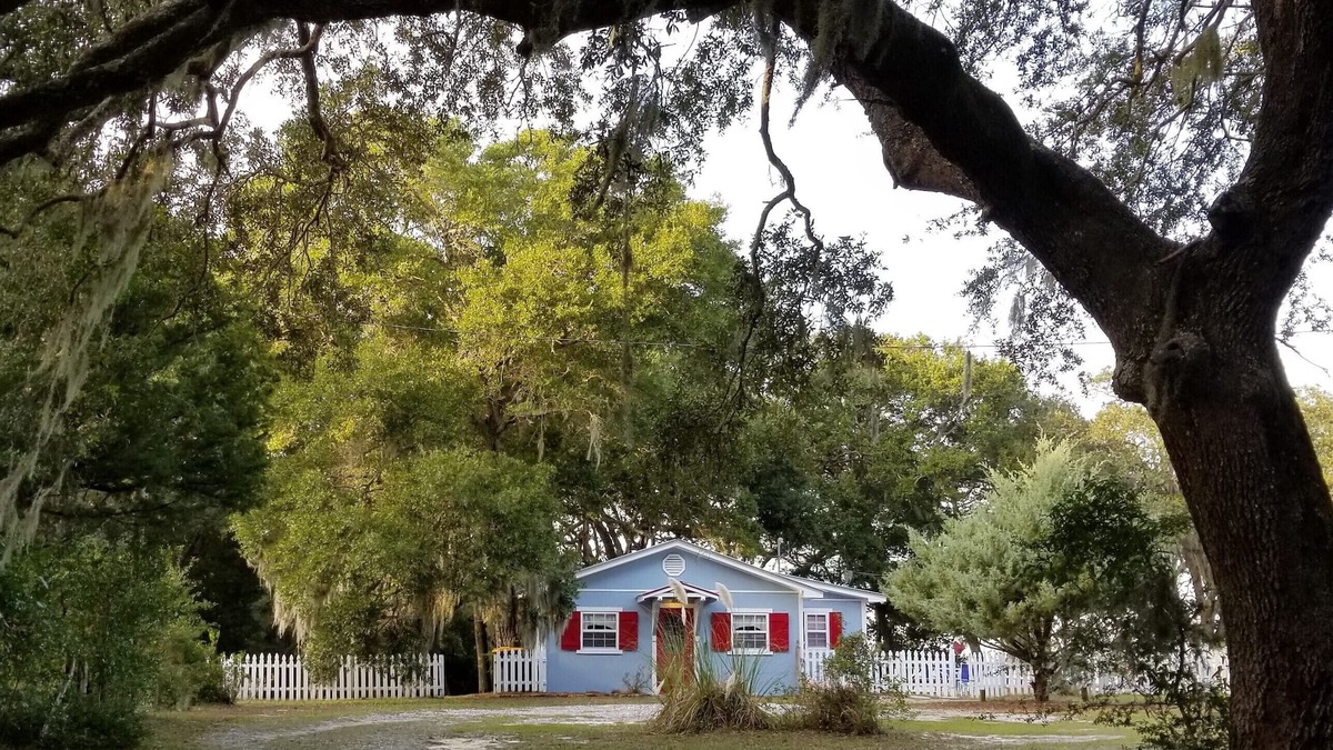 Gulf Shores Cottage | LAST MINUTE SPECIALS! Dog friendly and fenced yard