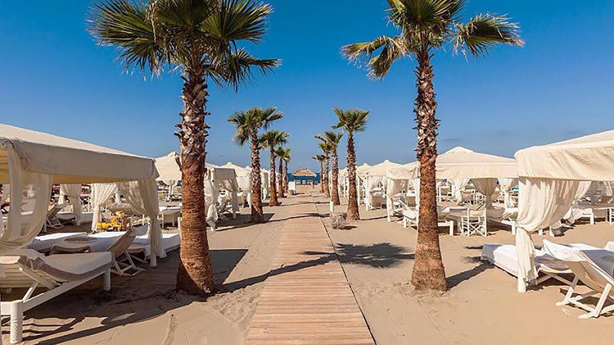 Poveromo Villa | *LAST MINUTE* VILLA TORRE Sleeps 8 with 2 pools, A/C few steps from the beach