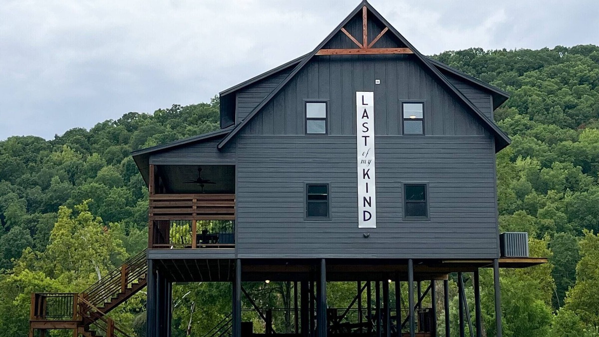 Glenwood Cabin | Last of My Kind—NEW modern cabin on the Caddo River and 30 min from Camp Ozark!