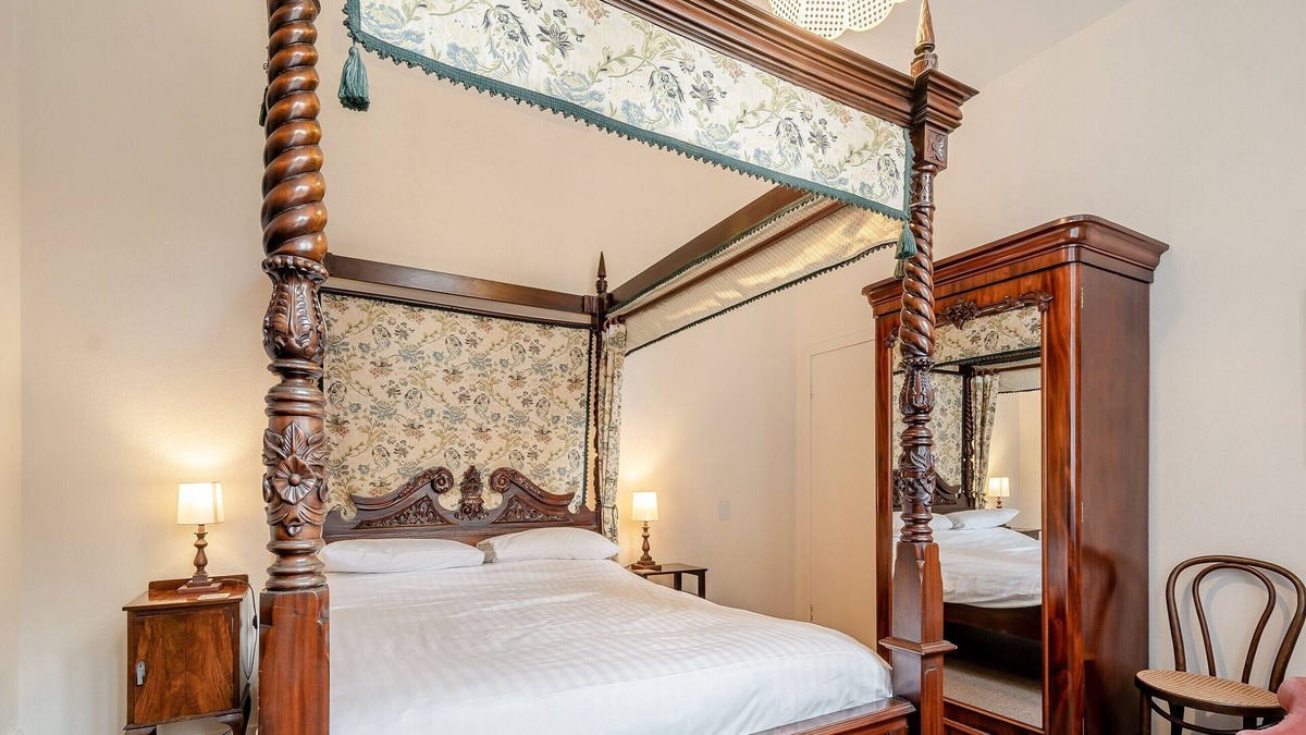 Dalmally Cottage | Late 16th century Ardbrecknish House is in a magnificent Highland setting with wonderful views of mo