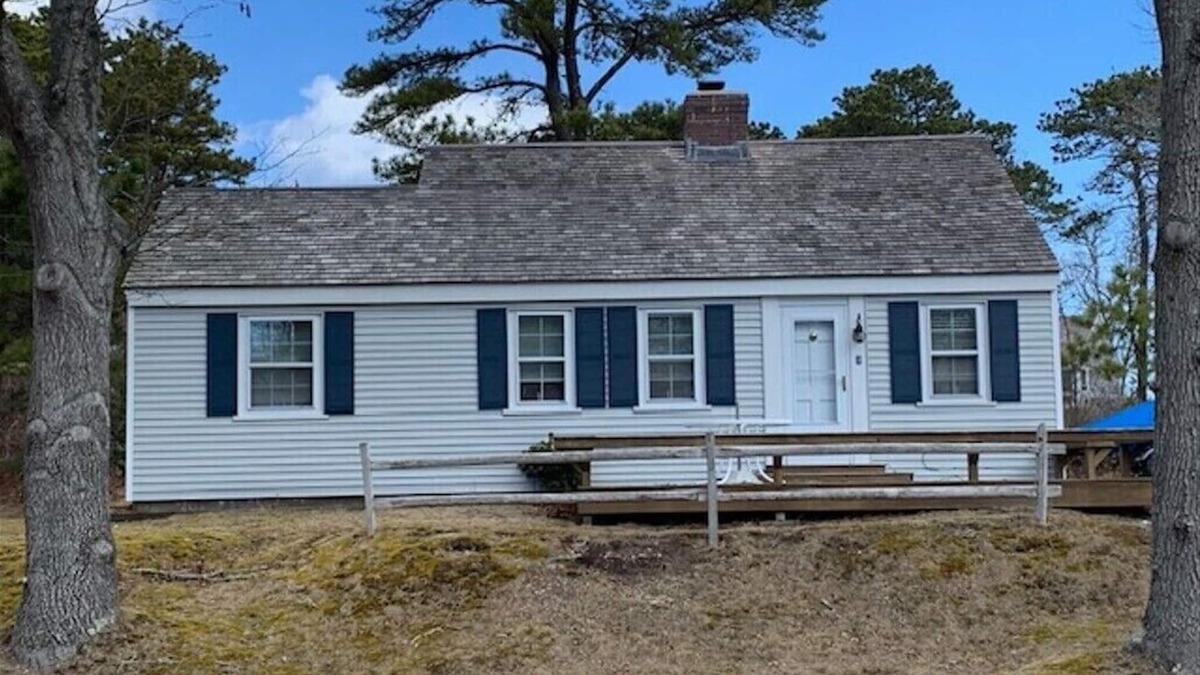 Hyannis Port Cottage | Late Season Special 199 per night! Hyannis Port Cottage with Ocean View!