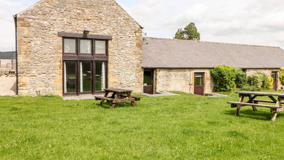 Over Haddon Cottage | LATHKILL BARN, pet friendly, character holiday cottage in Bakewell