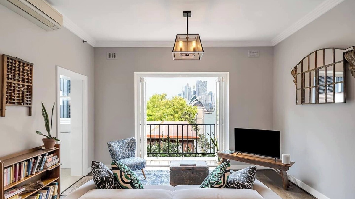 Kirribilli Apartment | 'Latitude' - Stunning Opera House Views, Designer 2 Bedroom Executive Apartment w/airconditioning