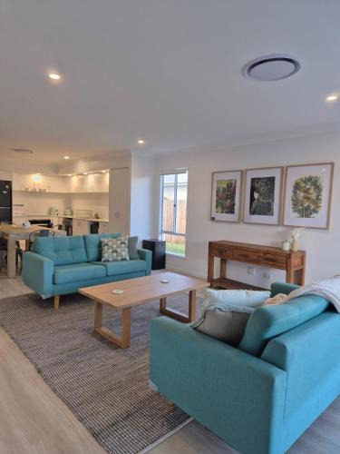 Cotswold Hills House | Latsky Luxe Retreat
