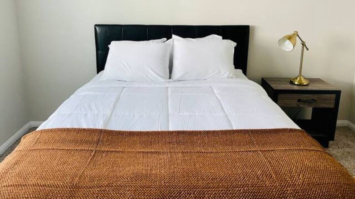 Pearland Apartment | Latte ~ New Cozy 2 Bedroom Steps Away From Shopping!