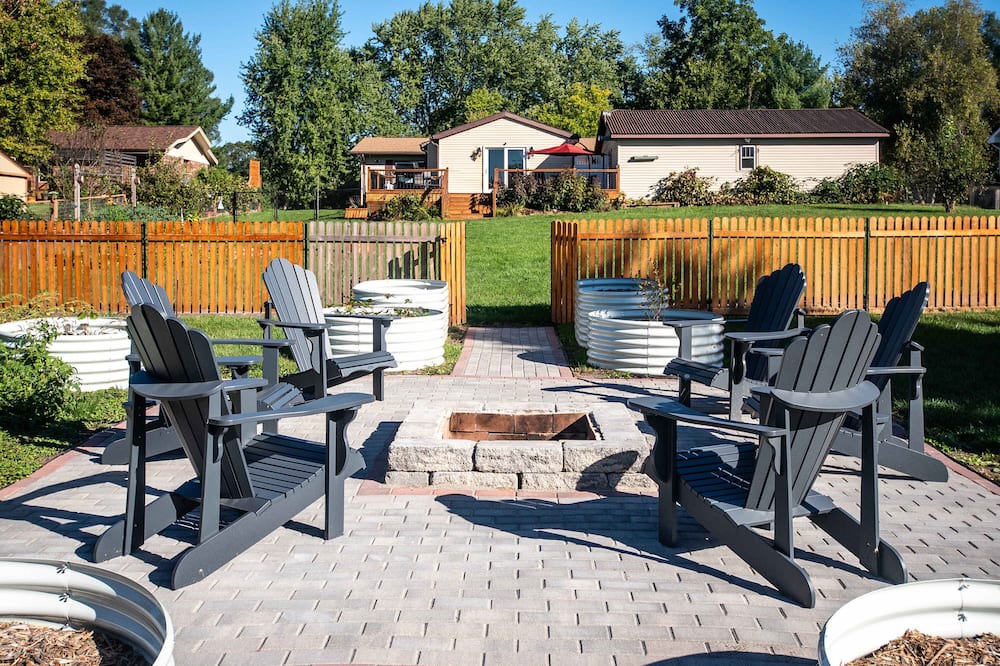 Elkhorn House | Lauderdale Lakes Stay: Seasonal Hot Tub & Firepit
