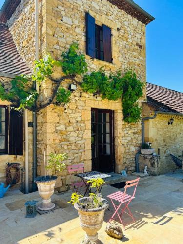 Berbiguieres Apartment | Laugerie Basse Gites Charming Pigeonnier Gite