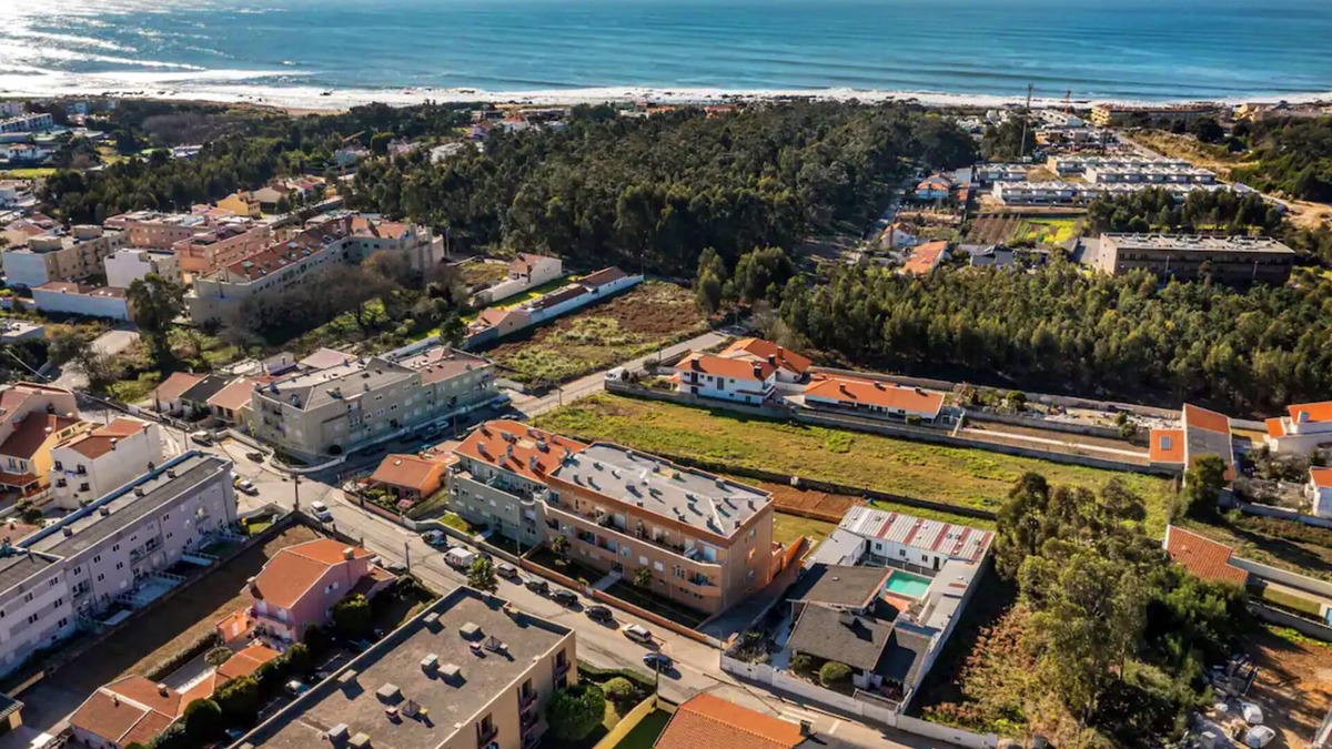 Madalena Apartment | LAUGH OFTEN ☀ Beach Guest Home with Pool