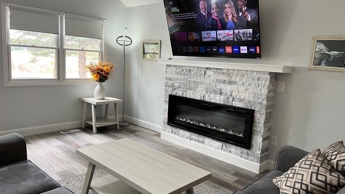Hope House | "Laughing Turtle" - A Wixom Lake paradise vacation home. Pet friendly!