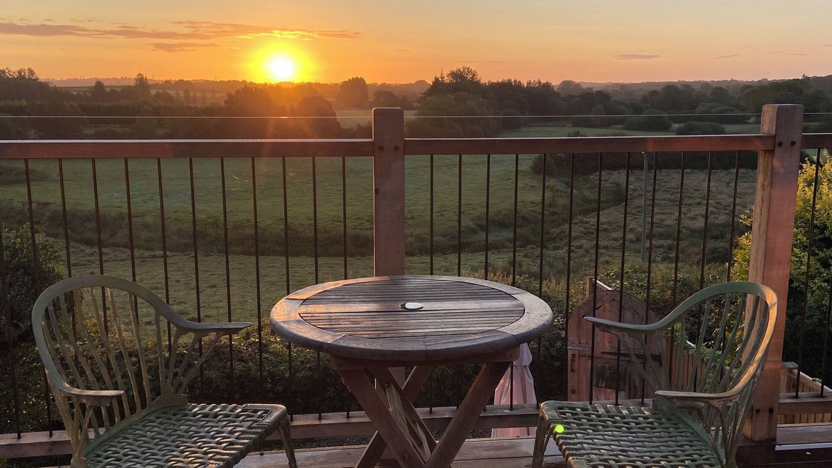 Wisborough Green House | Laundry Barn-your rural retreat.nUnique detached barn in southern England.