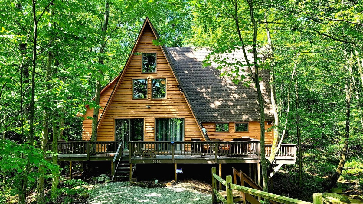 Gray Ski Chalet | Laurel Creek Cabin Rustic Luxury Ski Resort Getaway!