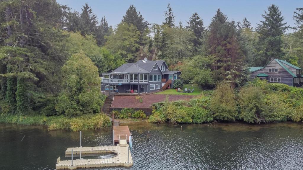 Otis House | Laurel Haven - Meredith Lodging