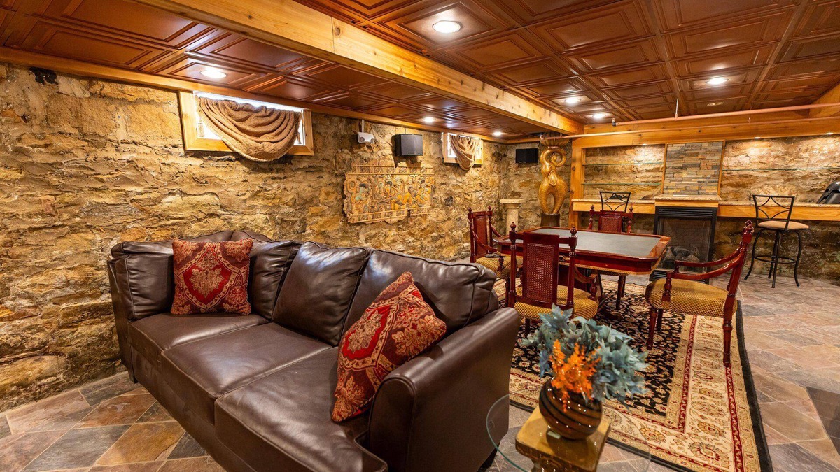 Connellsville Apartment | LAUREL HIGHLANDS GEM~ FALLINGWATER/OHIOPYLE ~ MEDIEVAL CHAMBER SUITE