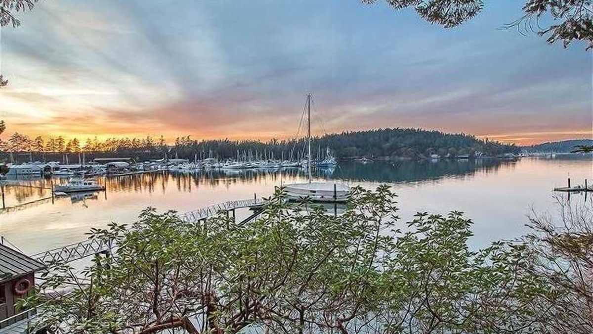 Friday Harbor House | Laurel Point - Friday Harbor on Beautiful San Juan Island